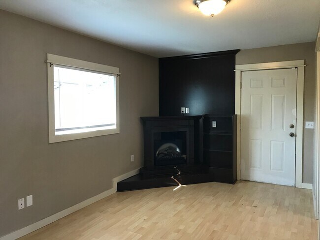 Building Photo - 2x2 with Loft! Walk to Harney Elementary! ...