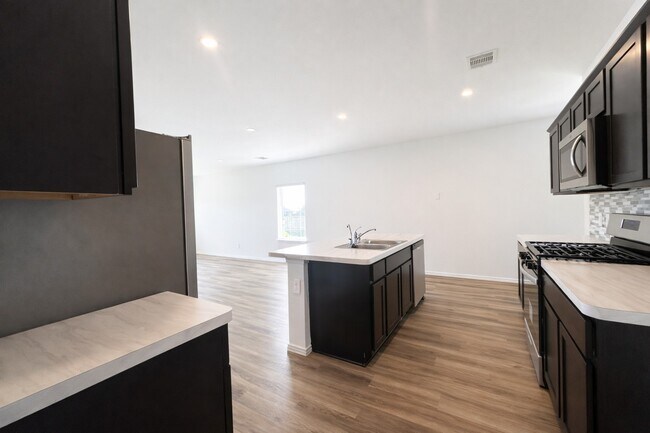 Building Photo - 1739 Royal Rim Dr