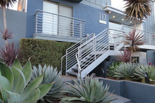 Building Photo - 117 Pacific St. in Sant Monica - 1 block to the beach and Main St!