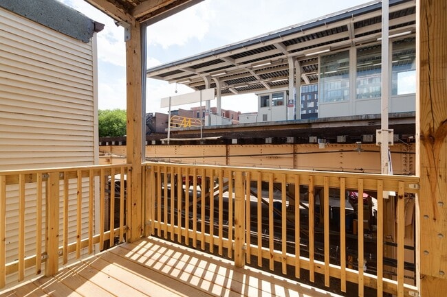 Building Photo - 3554 N Wilton Ave