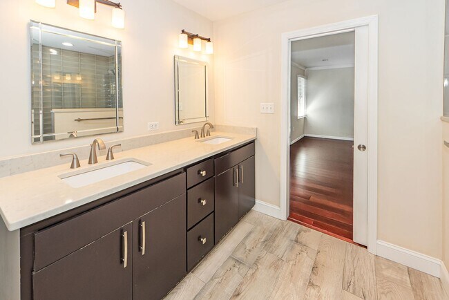 Building Photo - 4 Bedroom 2.5 Bath House in Montclair - We...