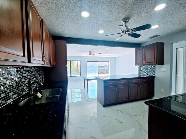 Building Photo - 20504 NE 9th Ct