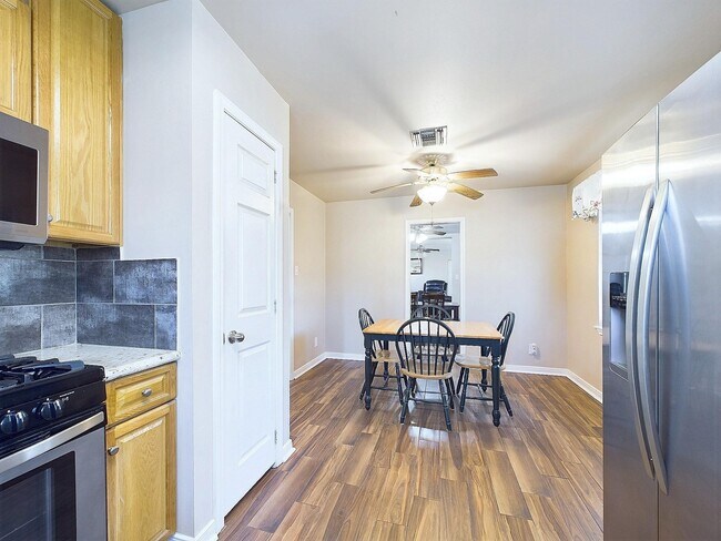 Building Photo - 2814 Balmorhea Ave