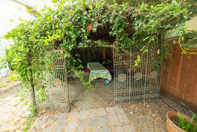 Building Photo - 115 Maybeck St