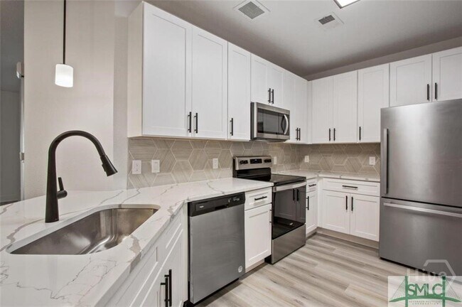 Building Photo - 101 Spring Lakes Dr