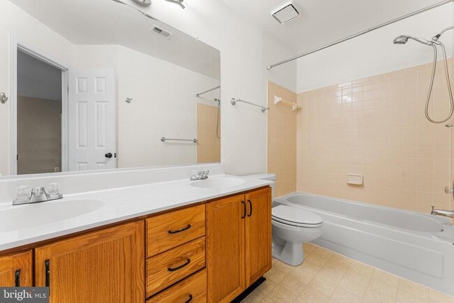 Building Photo - 731 Cedar Crest Dr