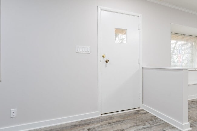 Building Photo - Spacious 2-Bed, 2-Bath Home with Basement – Prime Columbus Location!