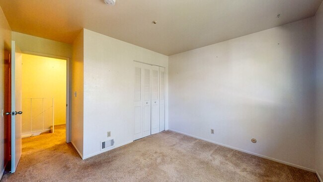 Building Photo - Rent Special! $100 off every month for duration of 1 year lease if moved in by February 1st! 2 St...