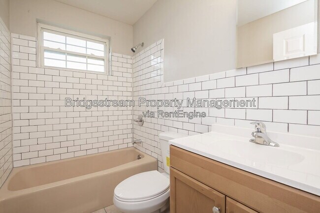 Building Photo - 5442 Lofino Ct