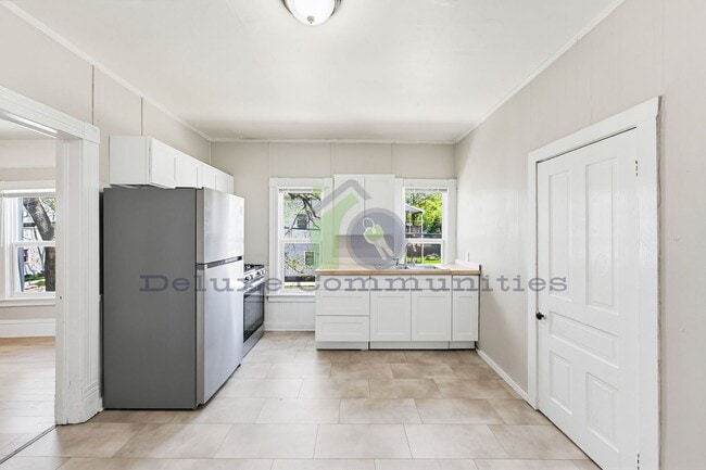 Building Photo - 934 Hovey St SW