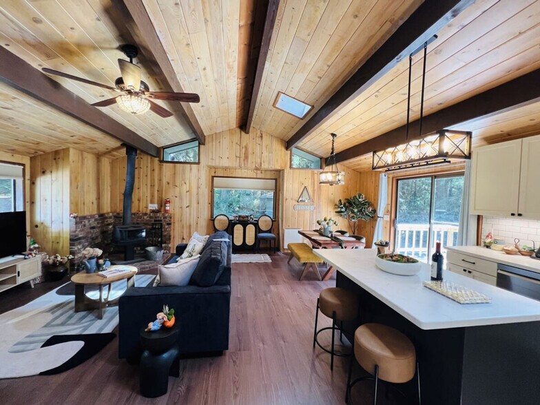 Building Photo - 521 Ellwood Dr