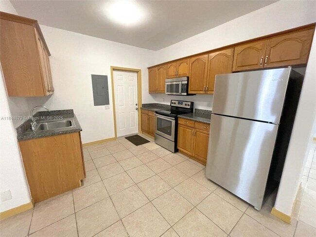 Building Photo - 456 S 20th Ave