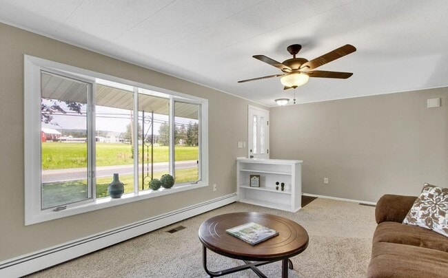 Building Photo - Coming Soon! 3 Bedroom 1.5 Bath Home in Fa...