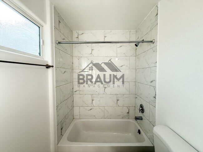 Building Photo - 1423 Franklin St