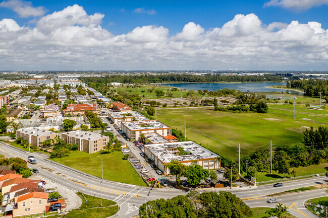 Primary Photo - Las Brisas Gardens Apartments