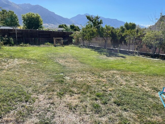 Building Photo - Spacious 5-Bedroom Haven with 3 Full Baths...