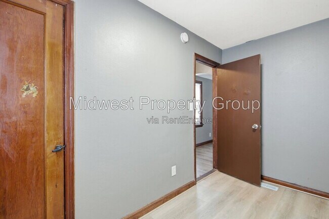 Building Photo - 249 S Hartnett Ave