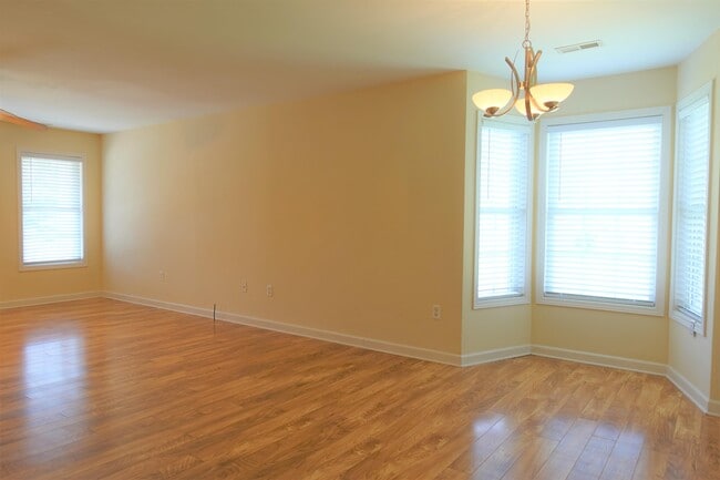 Building Photo - 129 River Oaks Cir