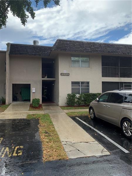 Building Photo - 2830 Riverside Dr