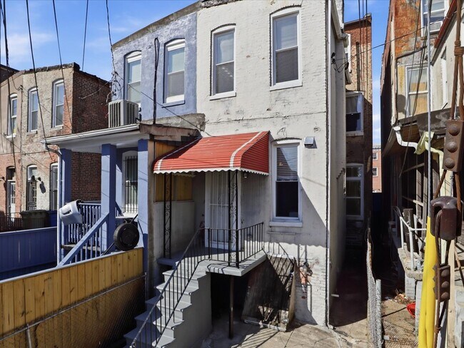 Building Photo - Charming Spacious Baltimore Rowhome