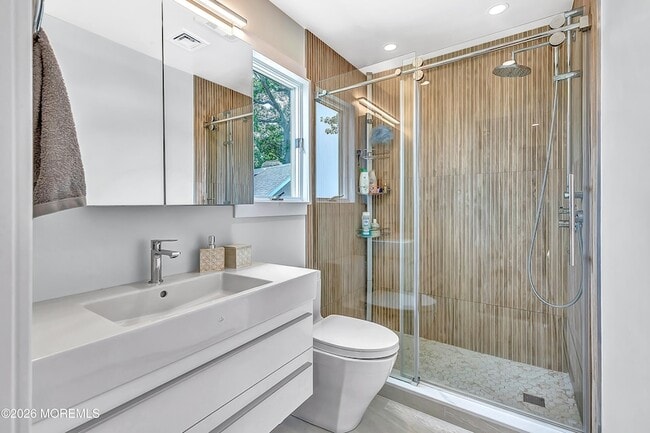 Building Photo - 637 Beacon Blvd