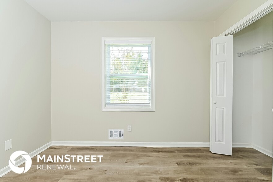 Building Photo - 2816 Knollview Dr