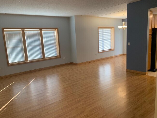 Building Photo - 101 Pointe Dr