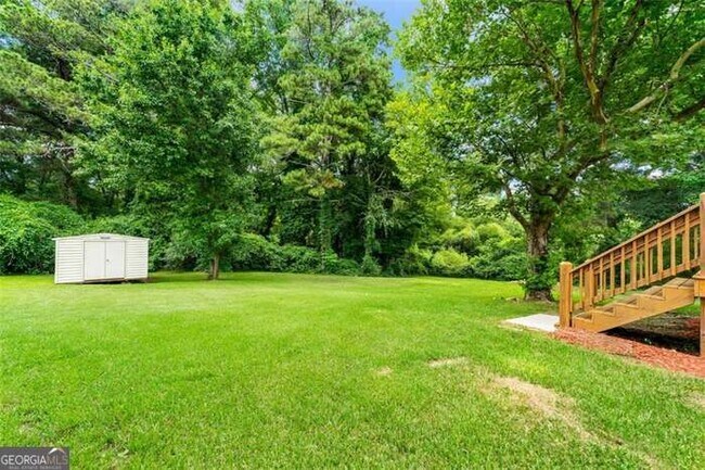 Building Photo - 3027 Lakeridge Dr SE