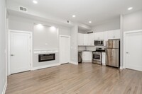 Building Photo - Gorgeous One Bedroom Apartment in Central ...