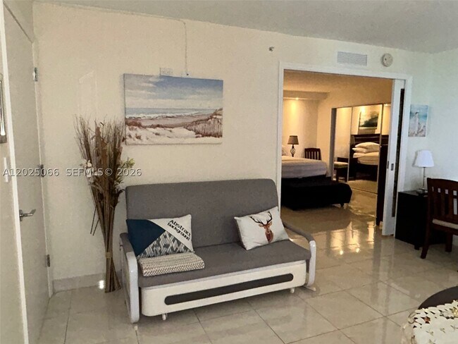 Building Photo - 6917 Collins Ave