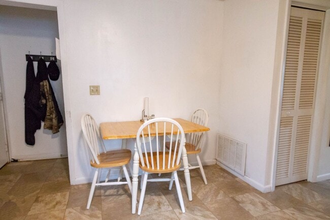 Building Photo - 1409 W Jackson St