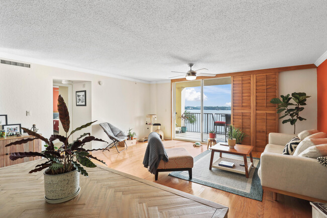 Building Photo - 1801 N Flagler Dr