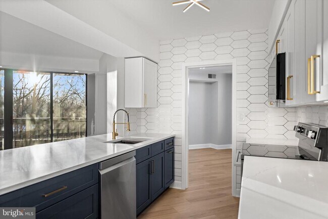 Building Photo - 5505 Seminary Rd