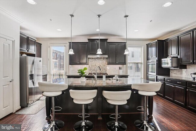 Building Photo - 13950 Estuary Dr