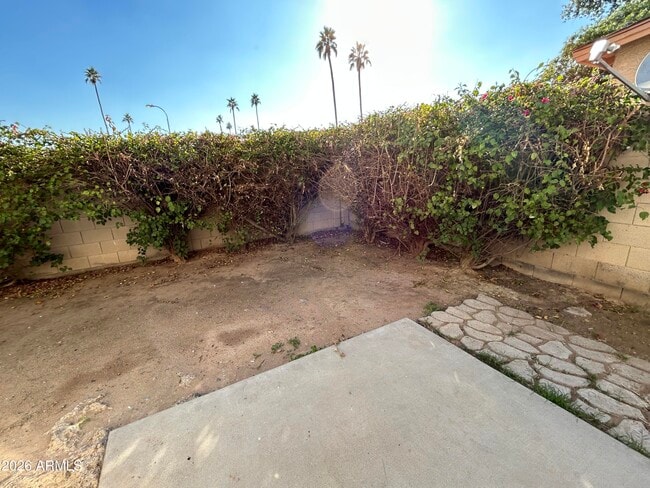 Building Photo - 3809 W Oregon Ave