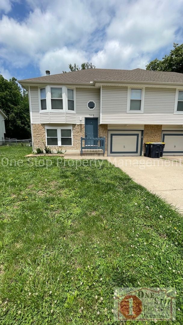 Primary Photo - Spacious 3 bedroom, 2 bathroom duplex in K...