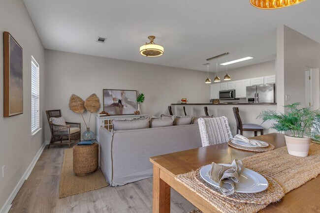 Building Photo - Destin 3 Bedroom Townhome with a Garage!