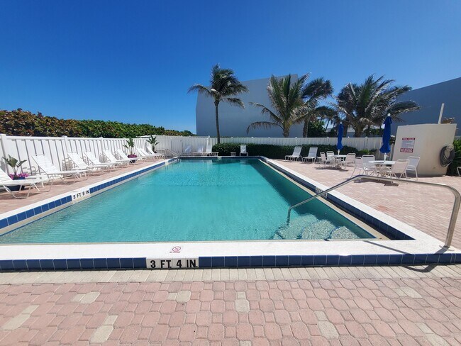 Building Photo - 10980 S Ocean Dr