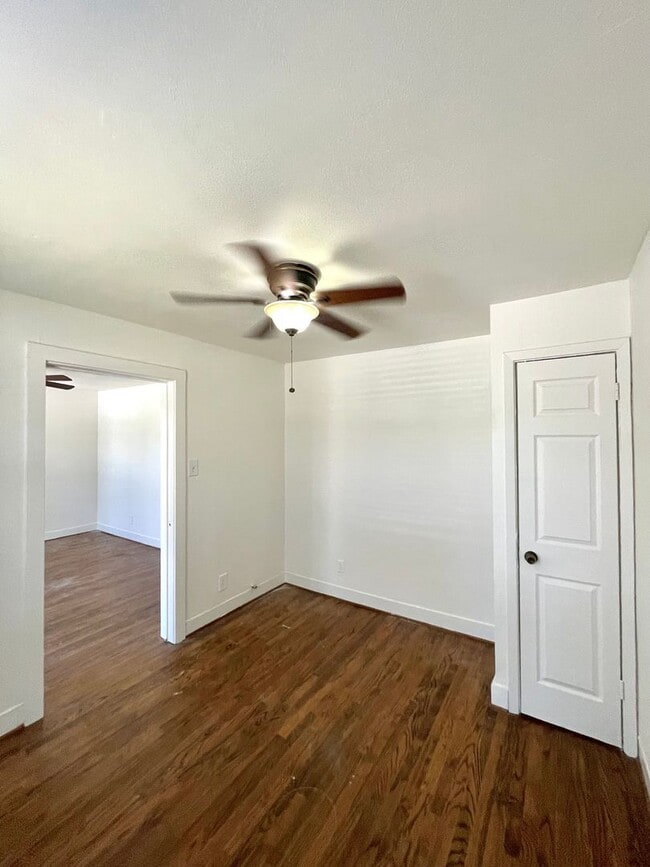 Building Photo - Cedar Crest Home 2 Bed, 1 Bath with Studio...