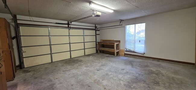 Building Photo - Large 4 Bedroom Located in Arlington!