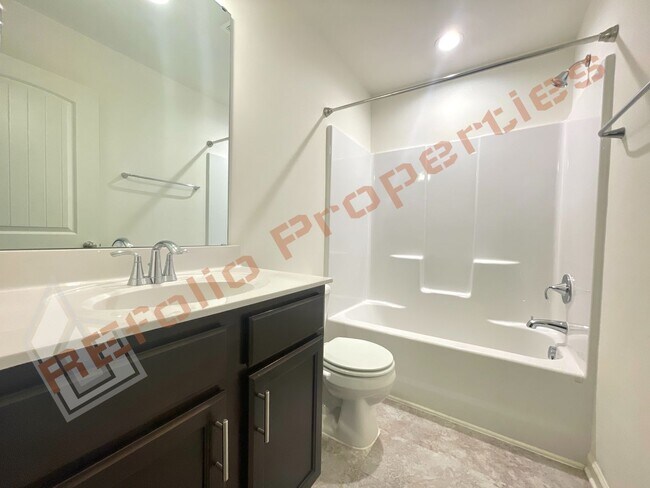 Building Photo - Stylish 4-Bedroom 3 Bathroom Single Home w/ a Guest Suite on the Main Level in Elmwood, Raleigh, ...