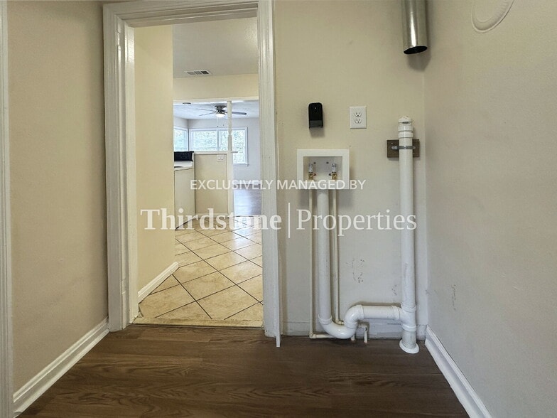 Building Photo - 2659 College St