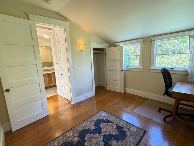 Building Photo - 1330 Sanchez St