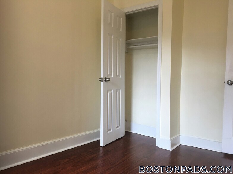 Building Photo - 70 Joy St