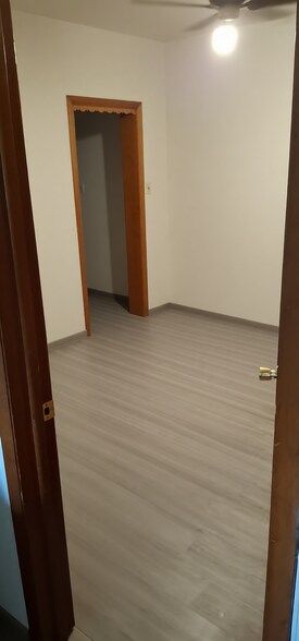 Building Photo - 54 Crane St