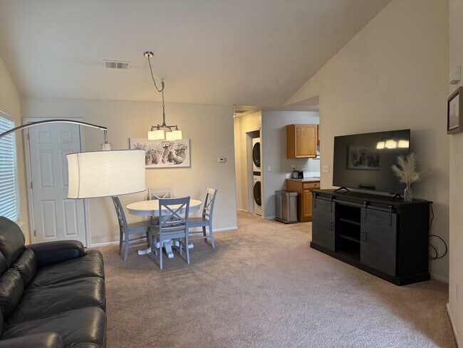 Building Photo - 802 Waterglen Dr