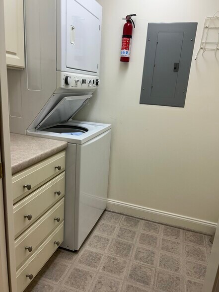 Laundry/utility room - 50 Pine St