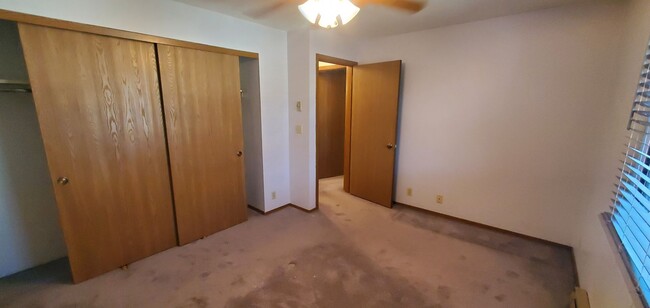 Building Photo - 2 Bedroom Condo Unit