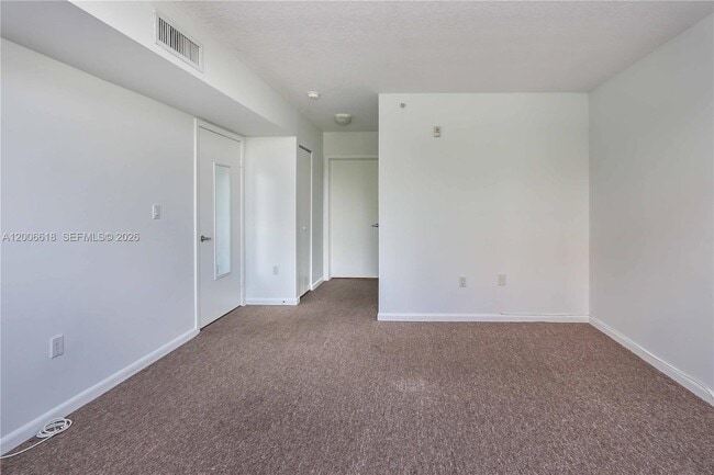 Building Photo - 1555 N Treasure Dr