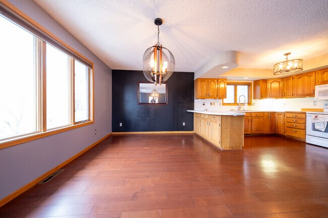 Building Photo - 1528 Desoto St